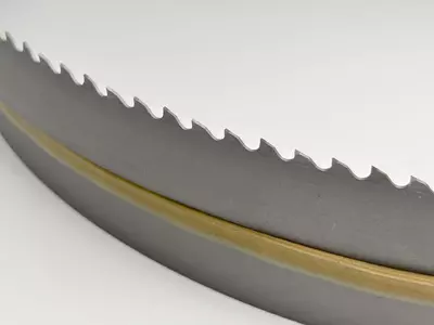 10635